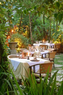 mozaic-restaurants-garden-dining1-large1