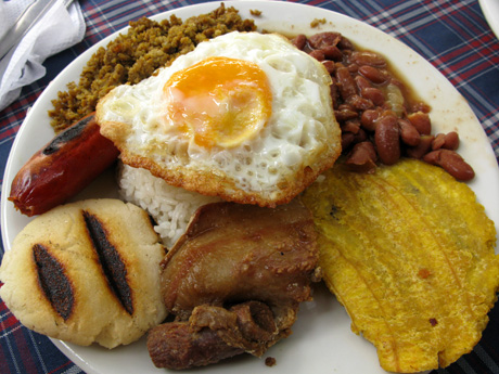 bandeja-paisa-in-colombia